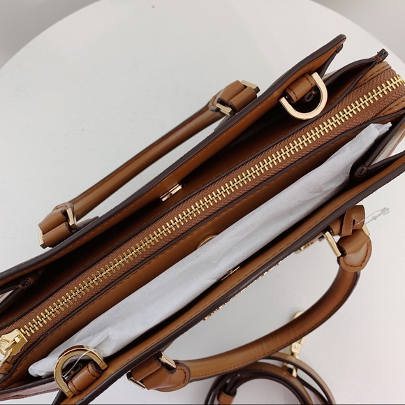 Michael Kors Hope Medium Messenger Bag - Picture 13 of 14